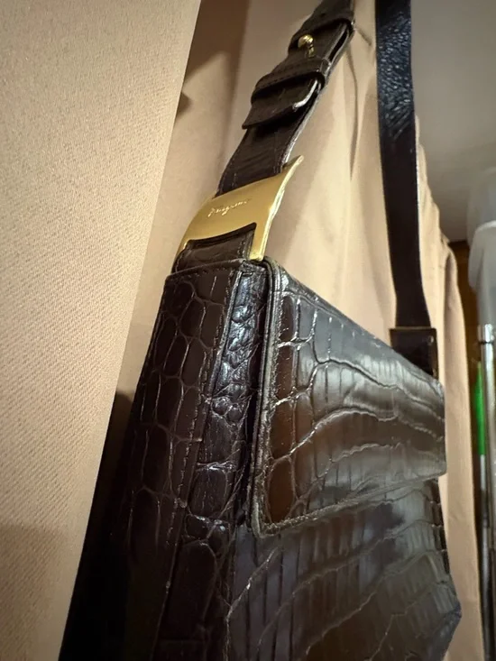 Salvatore Ferragamo Vintage Dark Brown Croc-Embossed Leather shoulder bag purse - Picture 3 of 15